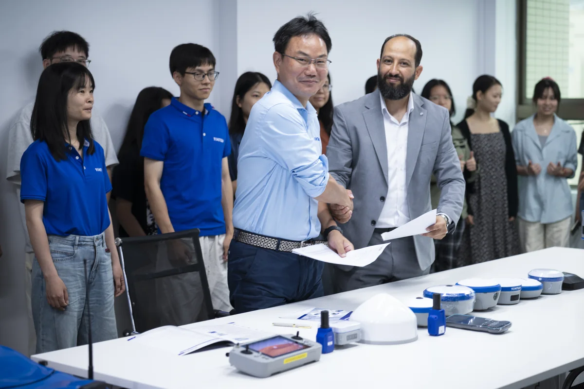 Customer cooperation discussion at TOKNAV office