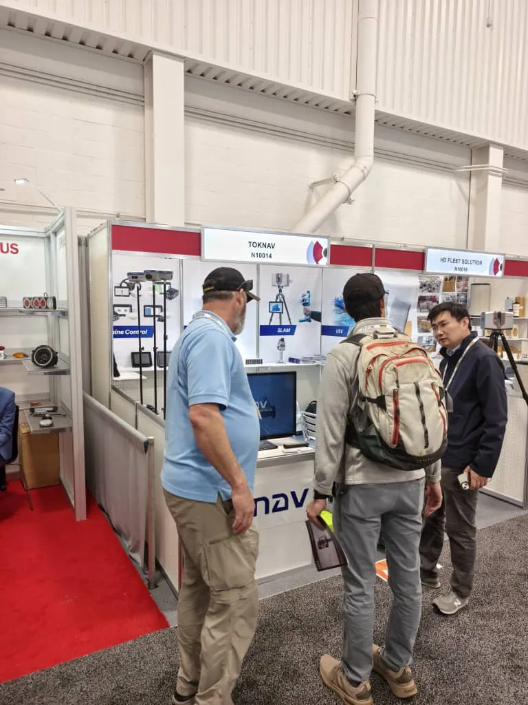 Customer meeting at TOKNAV booth