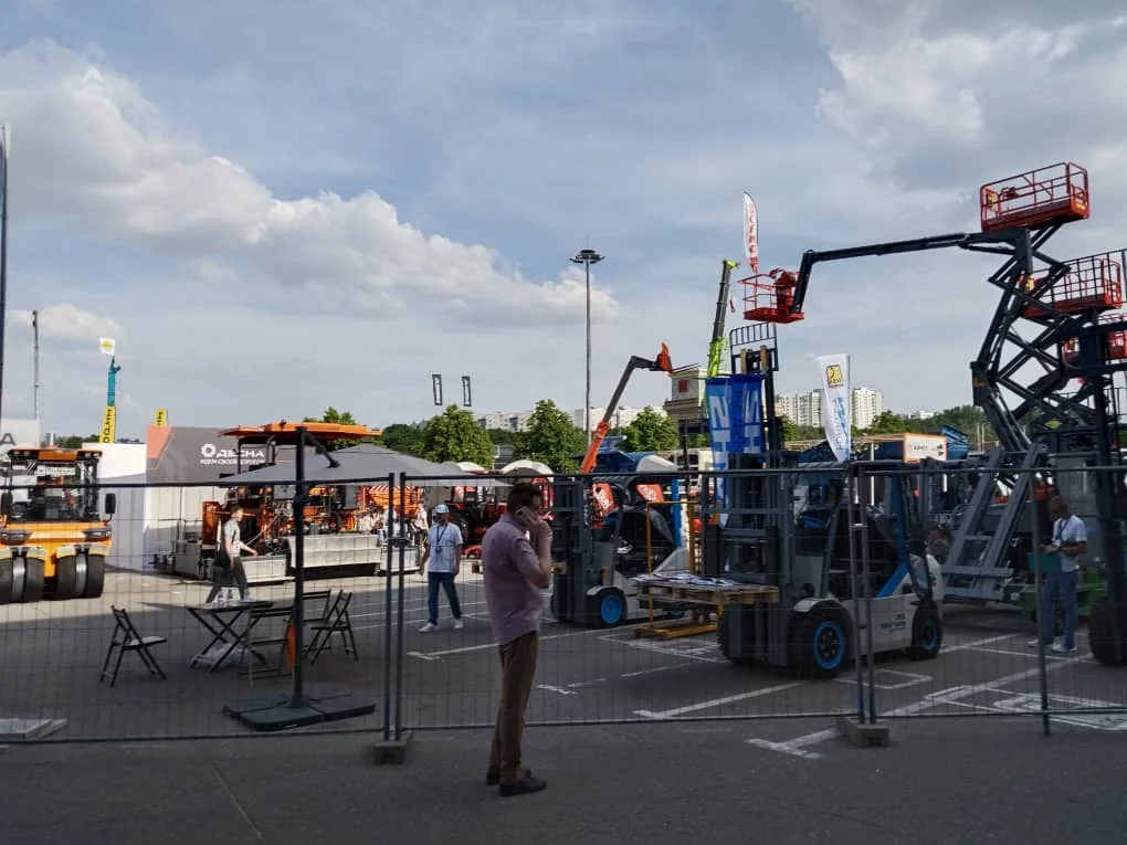 Field demonstration at Russia construction exhibition